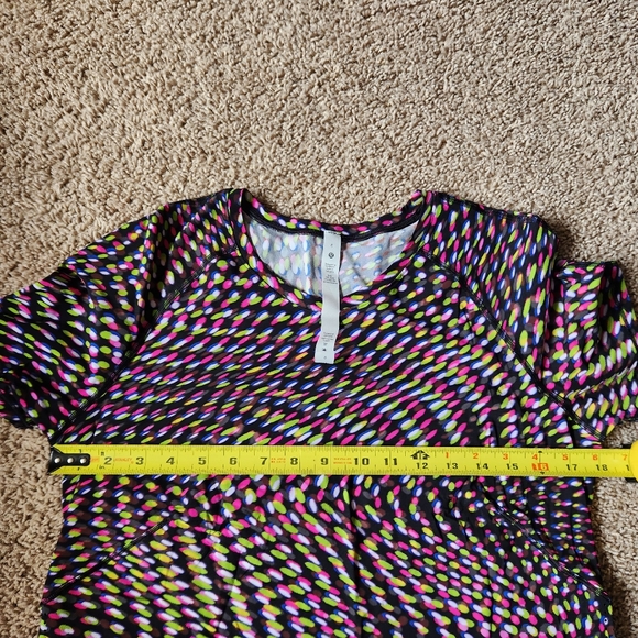 Lululemon Seawheeze High Neck UVP run top. Size 6. - Picture 8 of 8